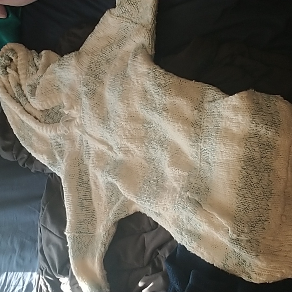 White and blue knit sweater by Aeropostale
